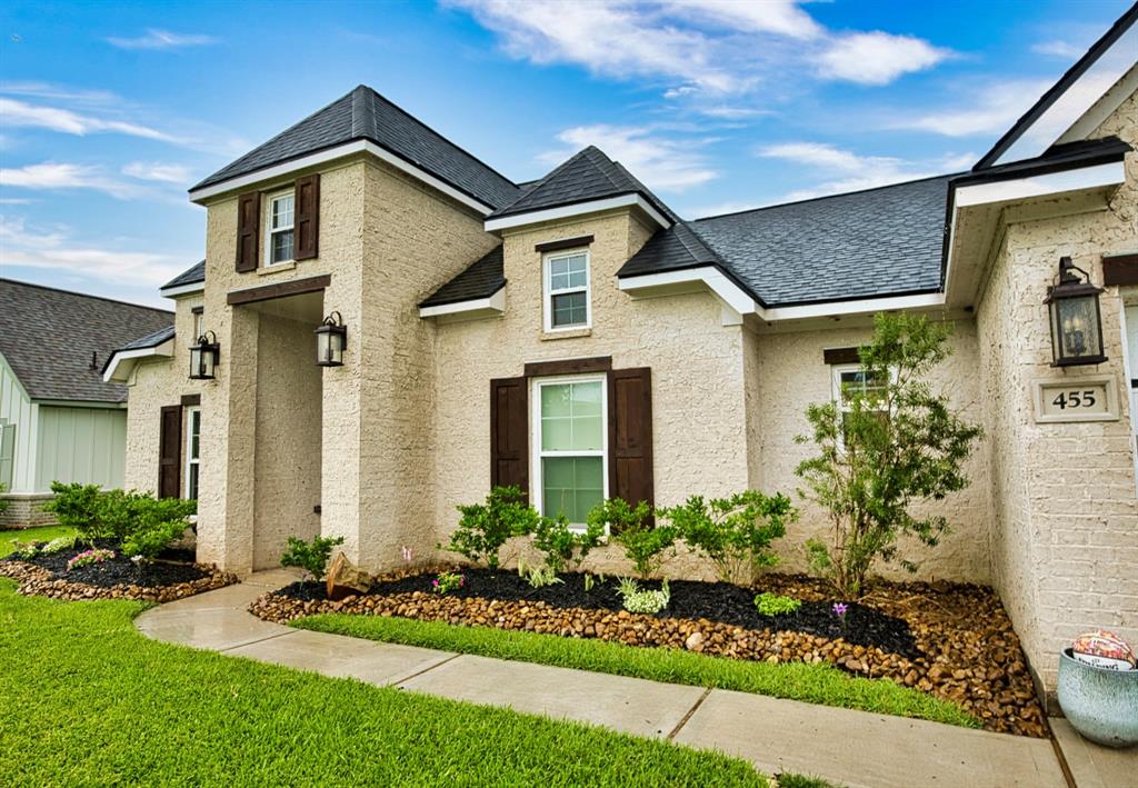 455 Green Meadows Drive, West Columbia, Texas image 2