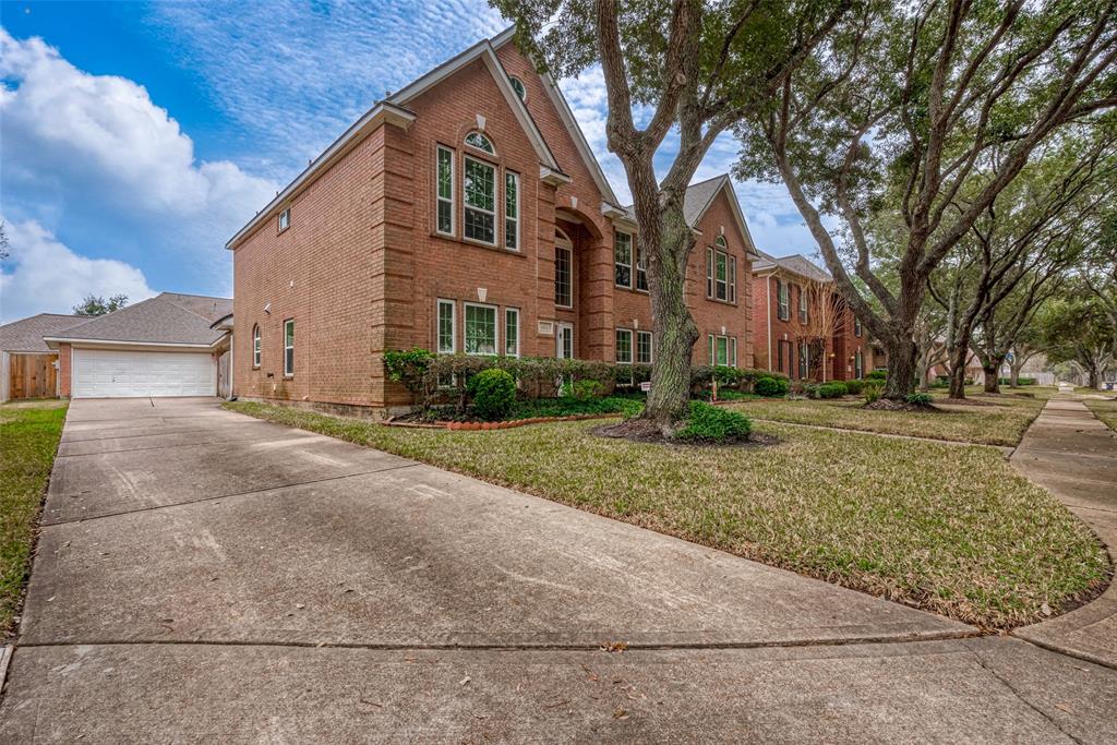 4706 April Meadow Way, Sugar Land, Texas image 2