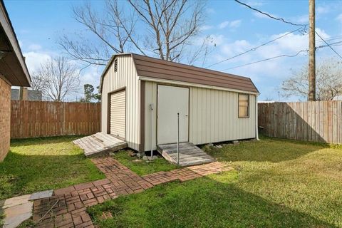 A home in Anahuac