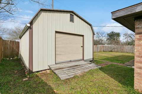 A home in Anahuac