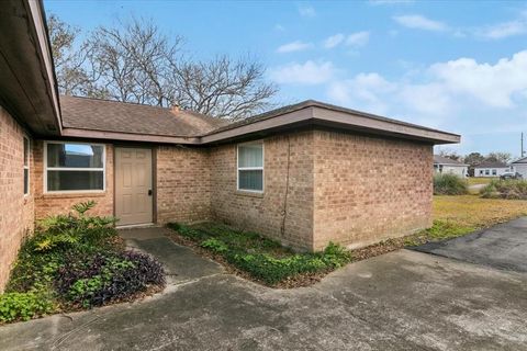 A home in Anahuac