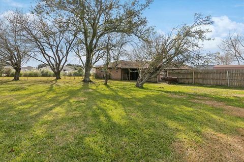 A home in Anahuac