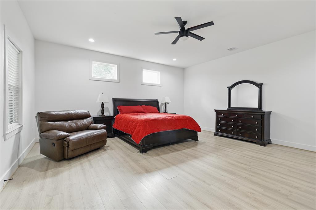 8617 Kari Court, Jersey Village, Texas image 13