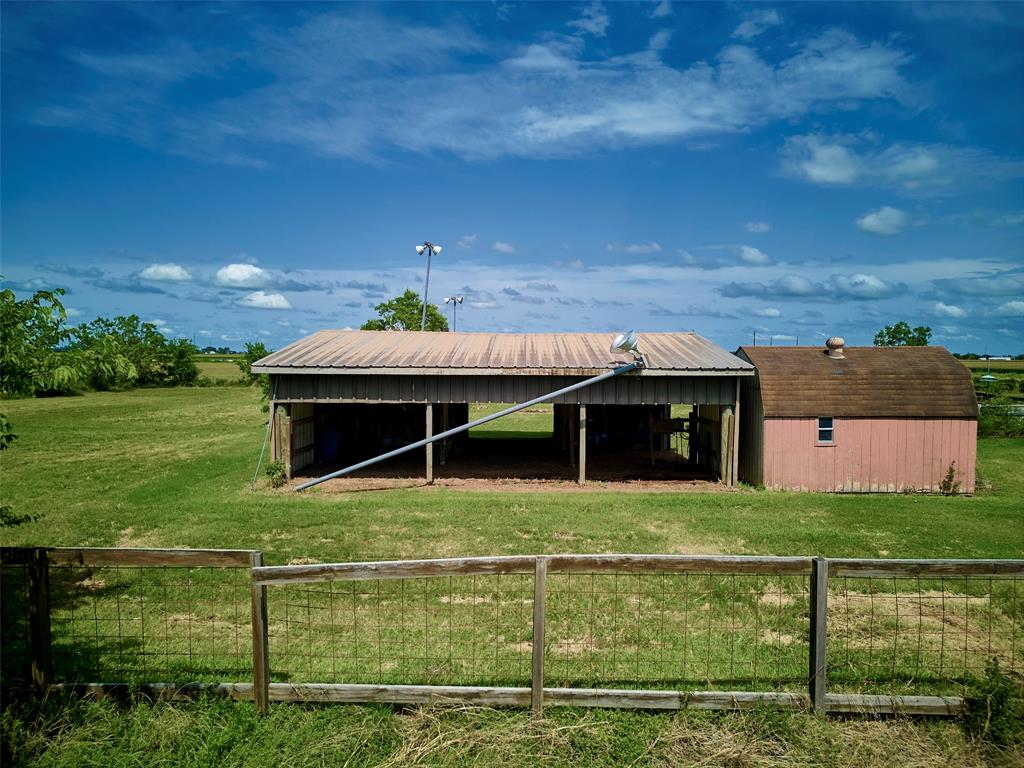 27924 County Road 21, Damon, Texas image 30