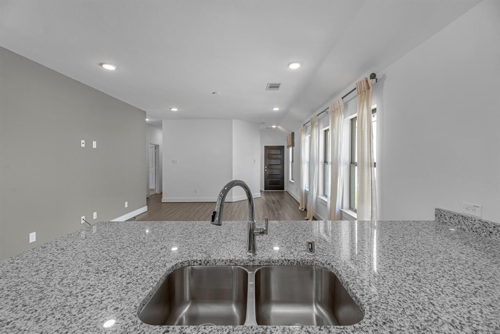 1662 Portia Lane, Conroe, Texas image 12