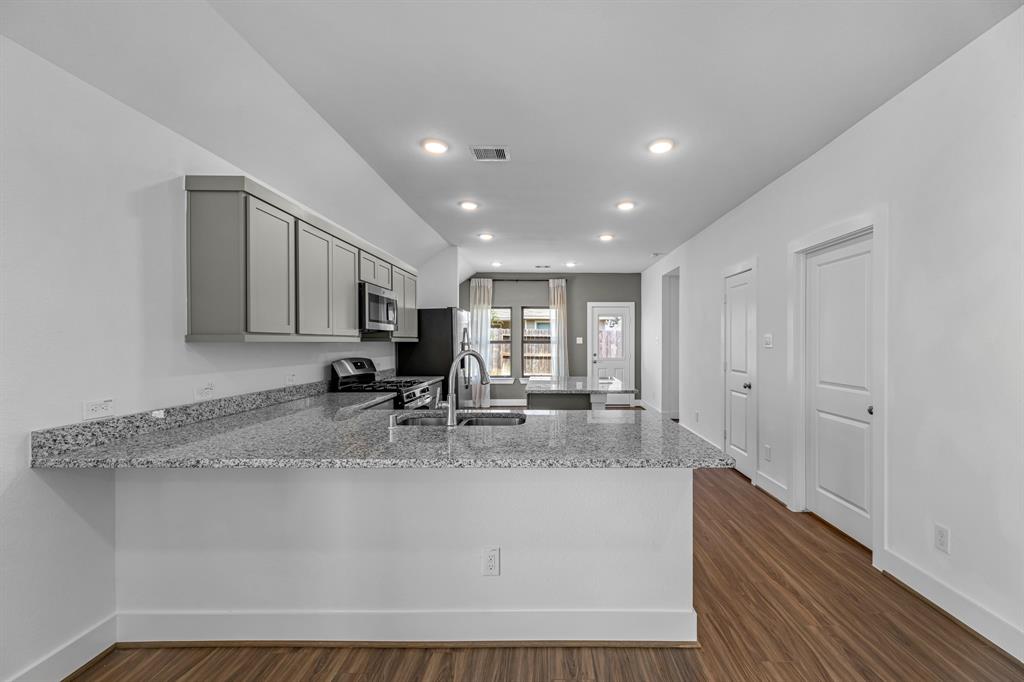 1662 Portia Lane, Conroe, Texas image 8