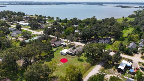 203 S 6th st Highlands TX 77562