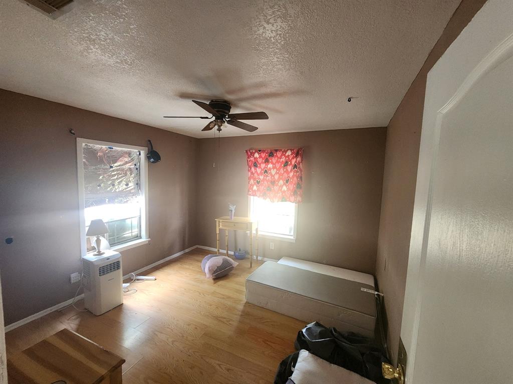 2172 W Laurel