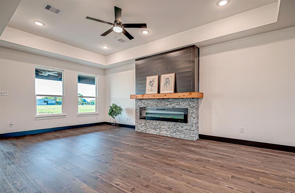 732 Angus Trail, Angleton, Texas image 3