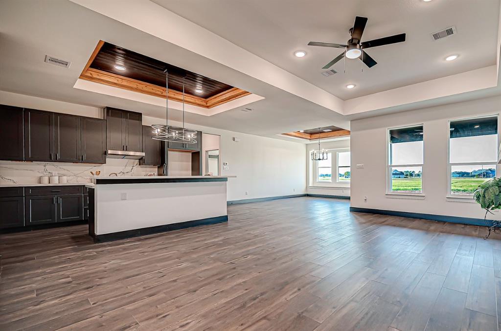 732 Angus Trail, Angleton, Texas image 2
