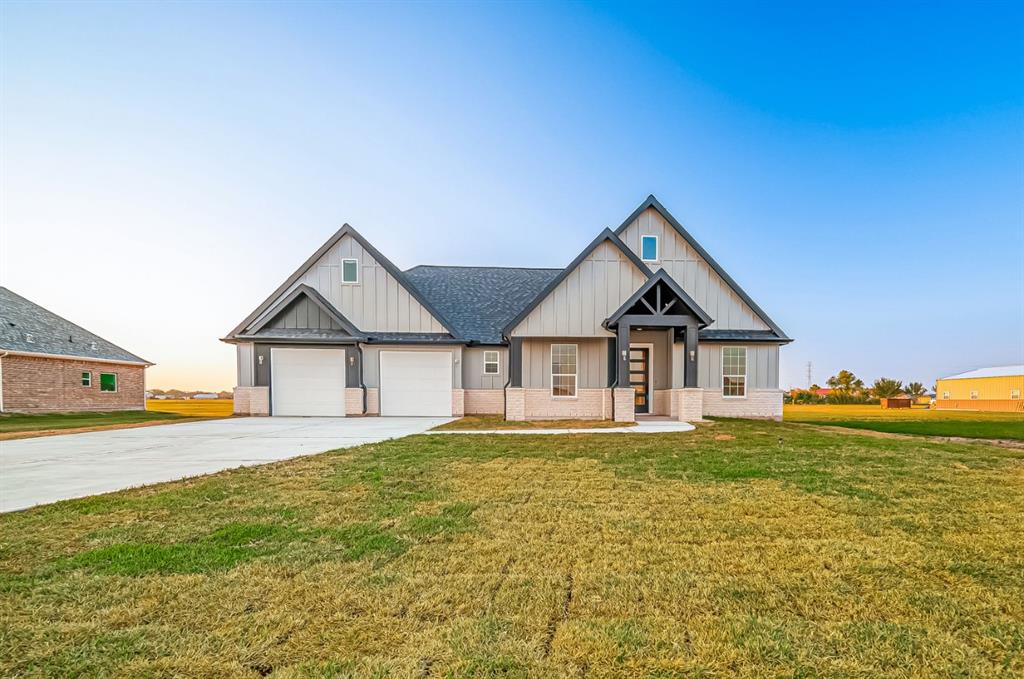 732 Angus Trail, Angleton, Texas image 1