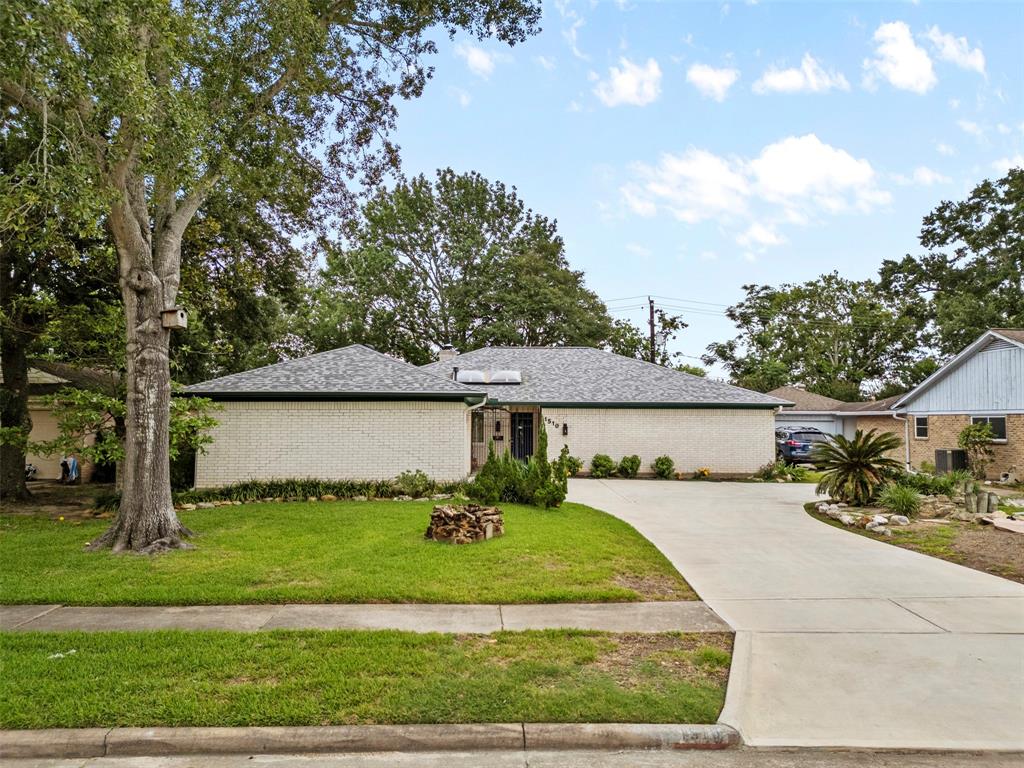 1510 Loch Lake Drive