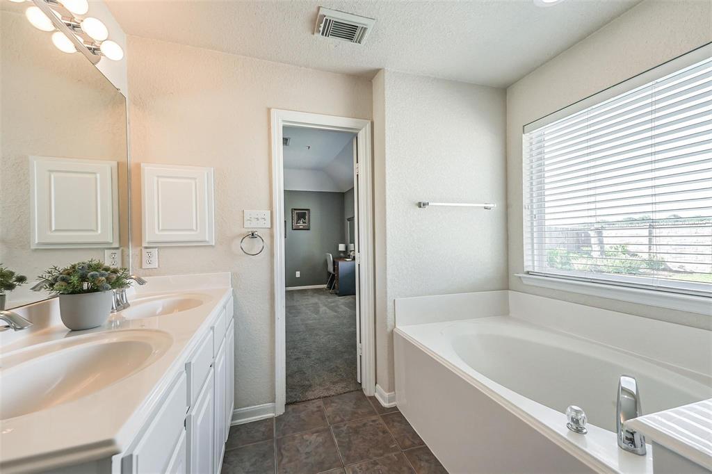 2957 Water Willow Lane, Pearland, Texas image 11