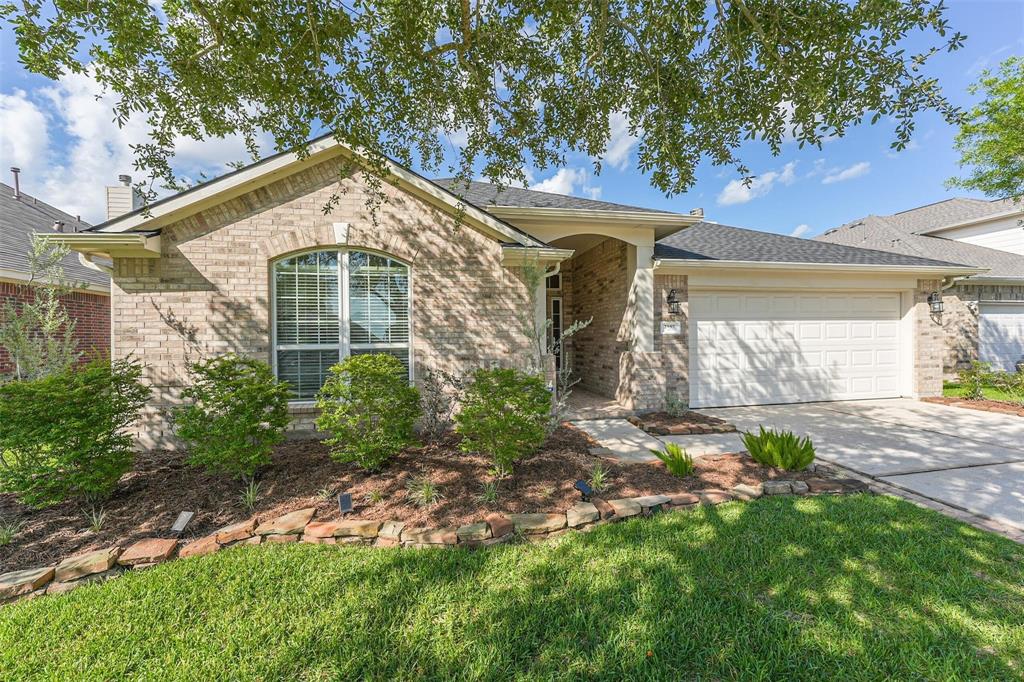 2957 Water Willow Lane, Pearland, Texas image 2