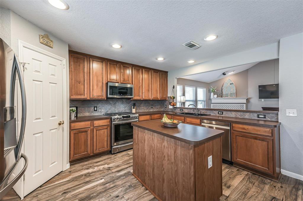 2957 Water Willow Lane, Pearland, Texas image 7