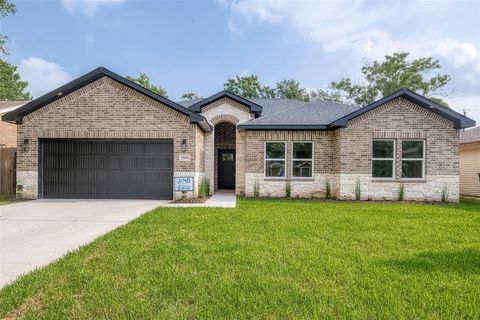 Single Family Residence in Houston TX 4906 Markwood Lane.jpg