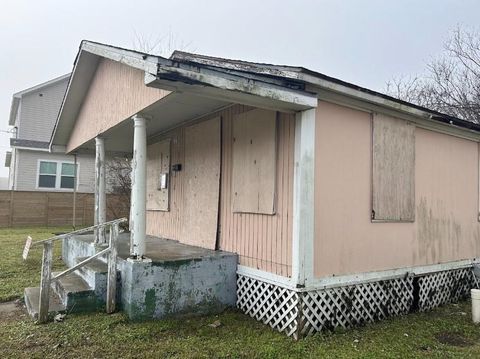 Photo of 1315 52nd Street, Galveston, TX 77551 (MLS # 64315951)