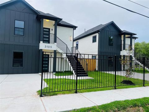 3105 & 3107 Grassmere Street Houston TX 77051