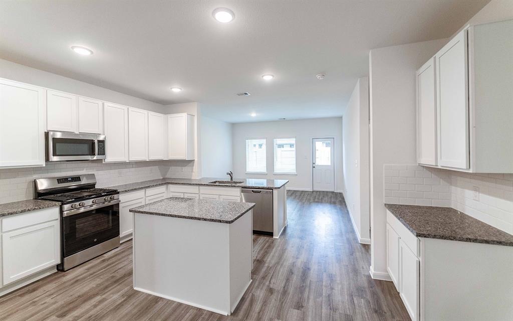 13016 Cobalt Cove Court, Texas City, Texas image 4