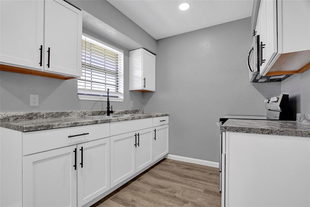 309 Rice Street, Angleton, Texas image 4