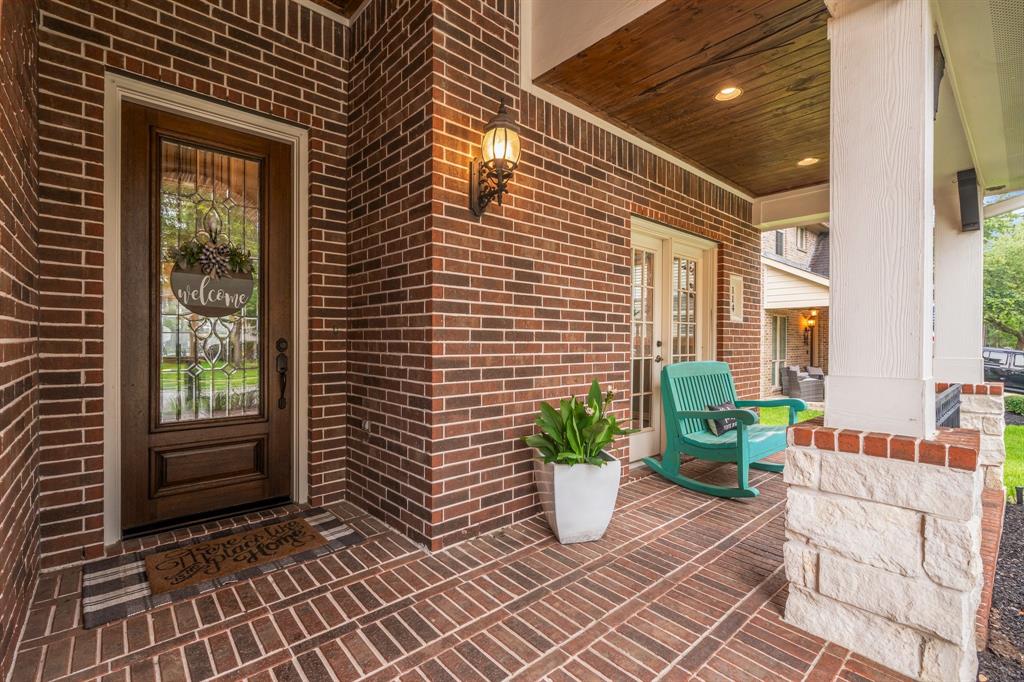 114 Arbor Ridge Court, Conroe, Texas image 2