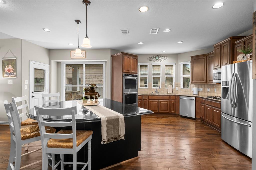 114 Arbor Ridge Court, Conroe, Texas image 5
