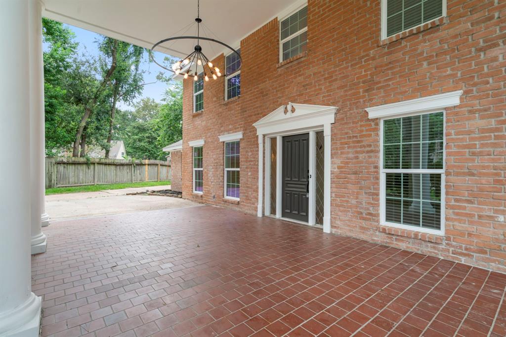 8215 Twining Oaks Lane