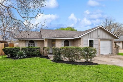 Single Family Residence in Houston TX 7211 Sawmill Trail.jpg