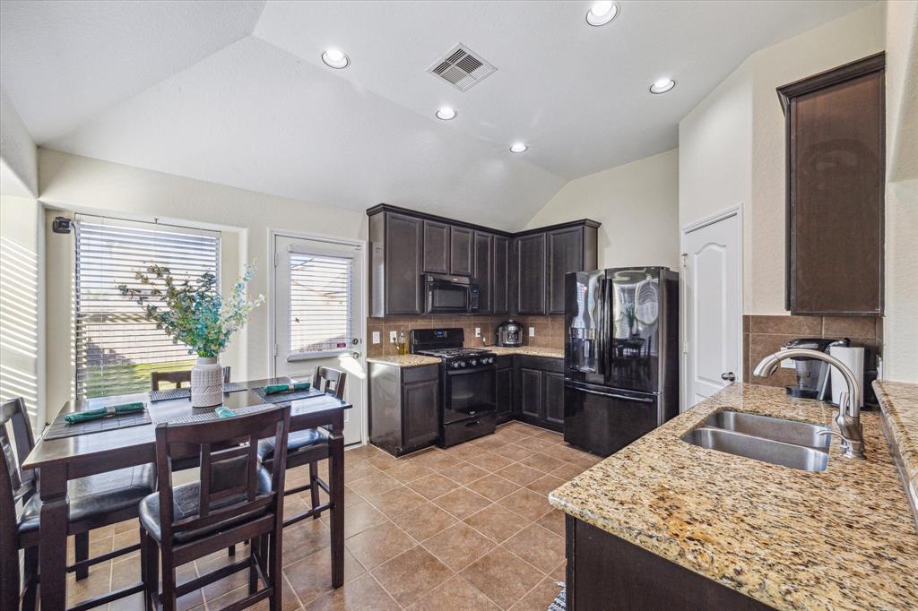 5211 Lagoon Court, Bacliff, Texas image 7