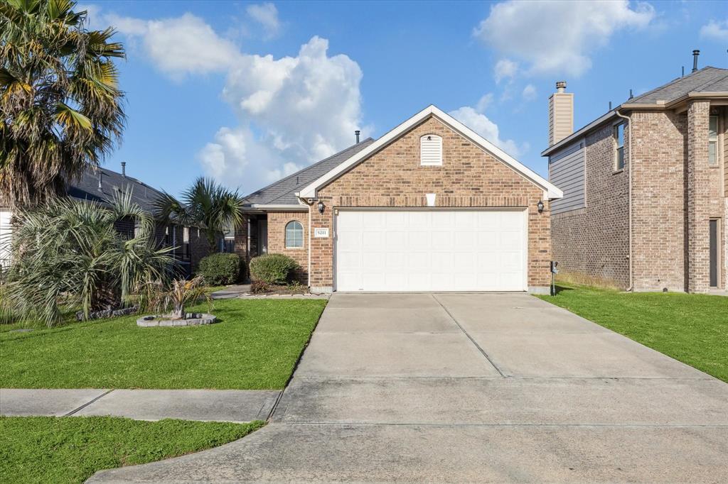 5211 Lagoon Court, Bacliff, Texas image 1