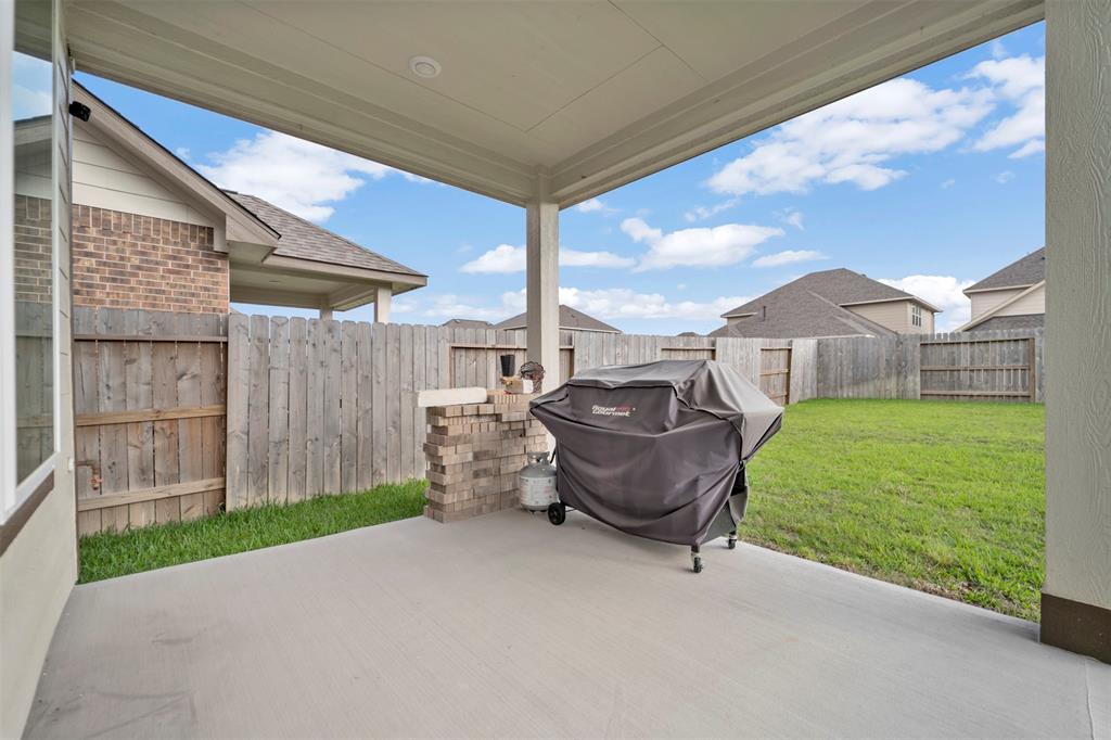 21443 Petherton Drive, Tomball, Texas image 38