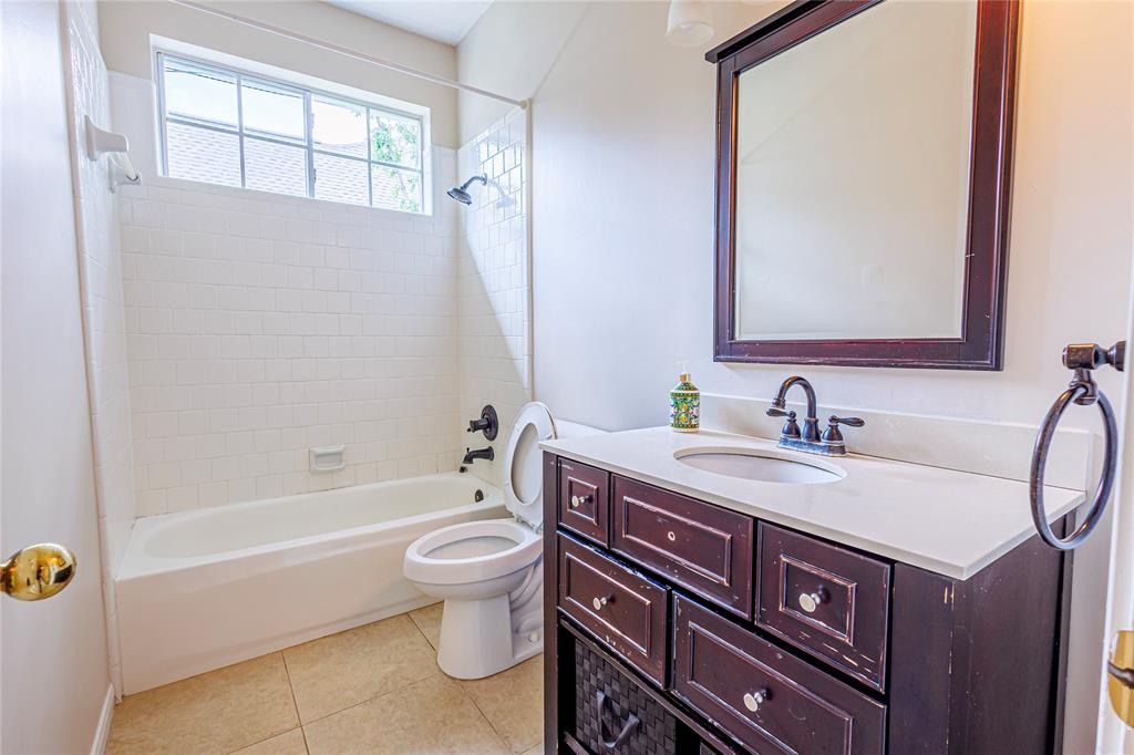 1243 Spinnaker Way, Sugar Land, Texas image 7