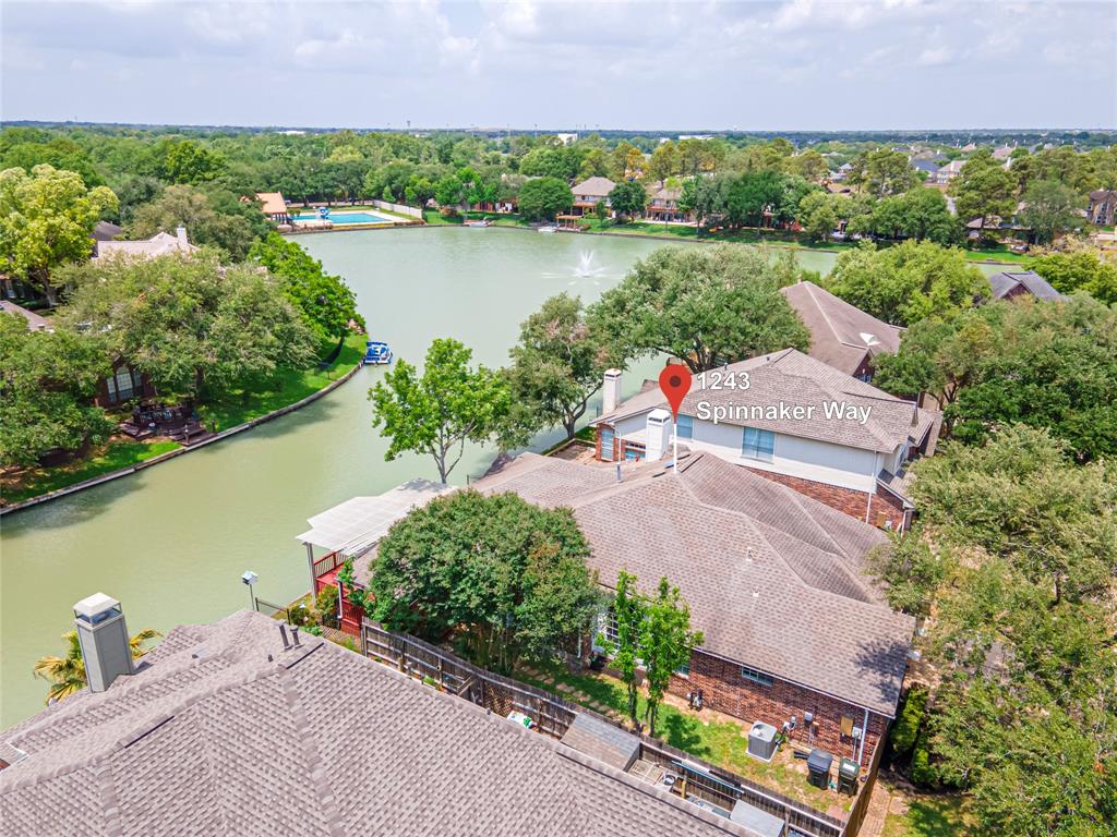 1243 Spinnaker Way, Sugar Land, Texas image 2