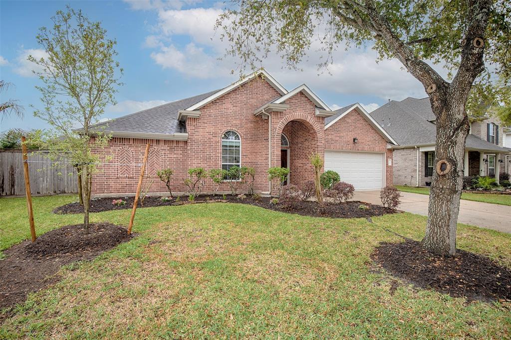 866 Pebblebank Lane, League City, Texas image 2