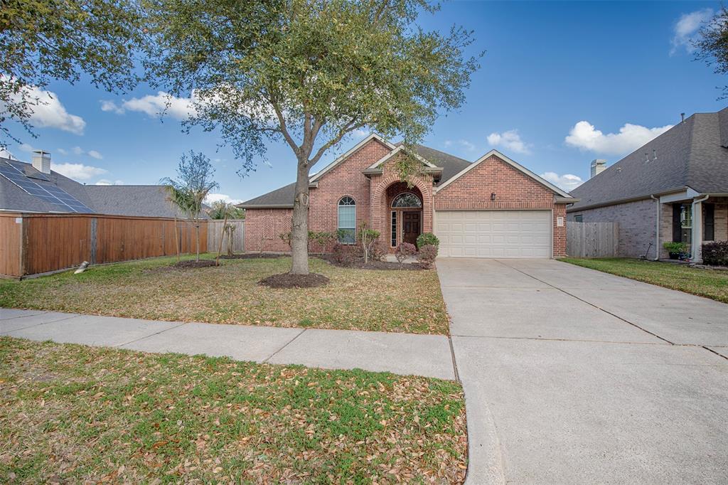 866 Pebblebank Lane, League City, Texas image 3