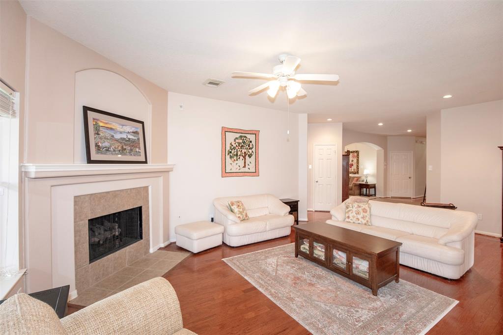 866 Pebblebank Lane, League City, Texas image 10