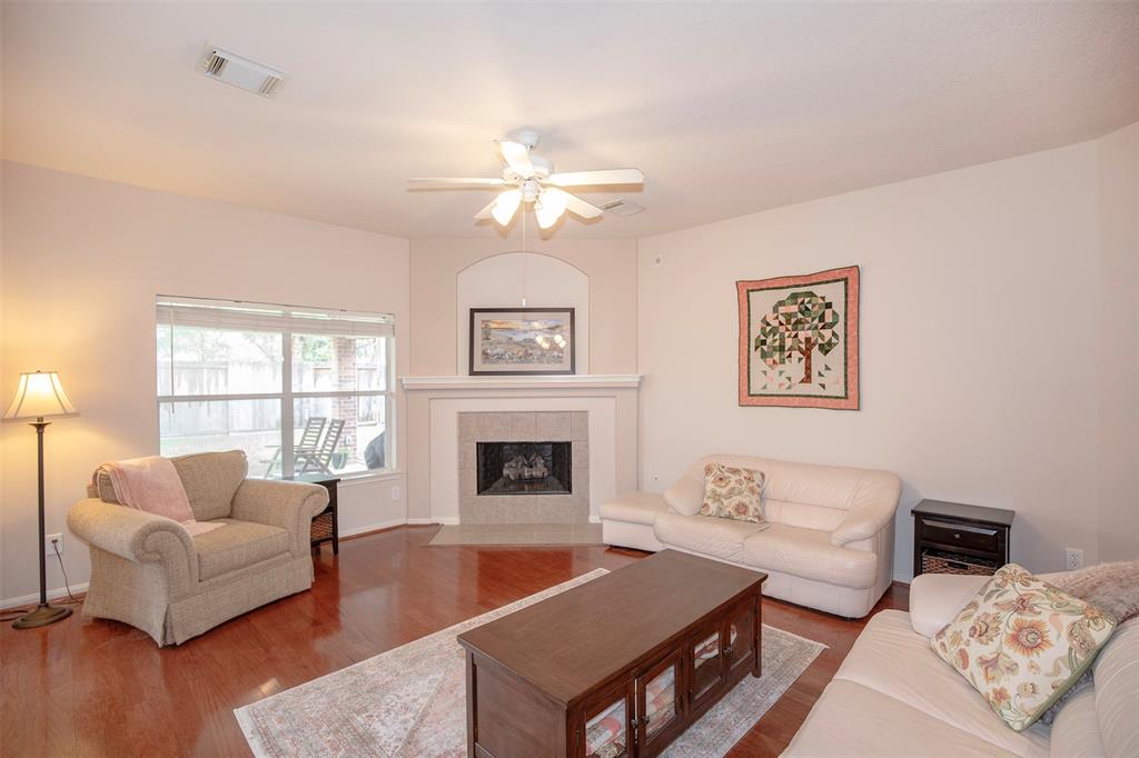 866 Pebblebank Lane, League City, Texas image 11
