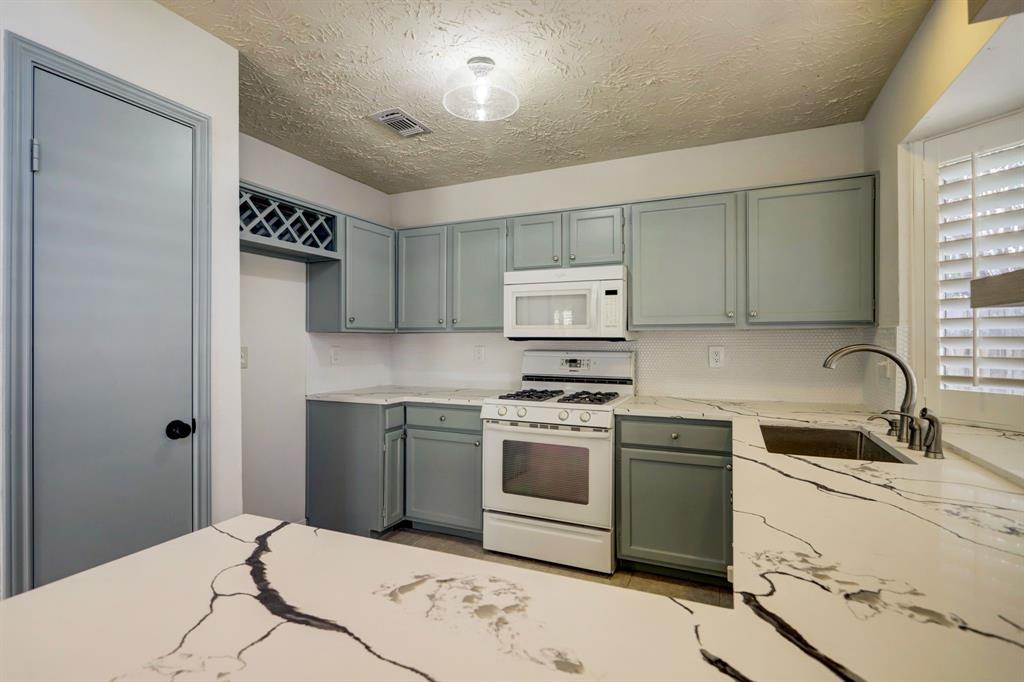 4107 Still Glade Lane, Kingwood, Texas image 4