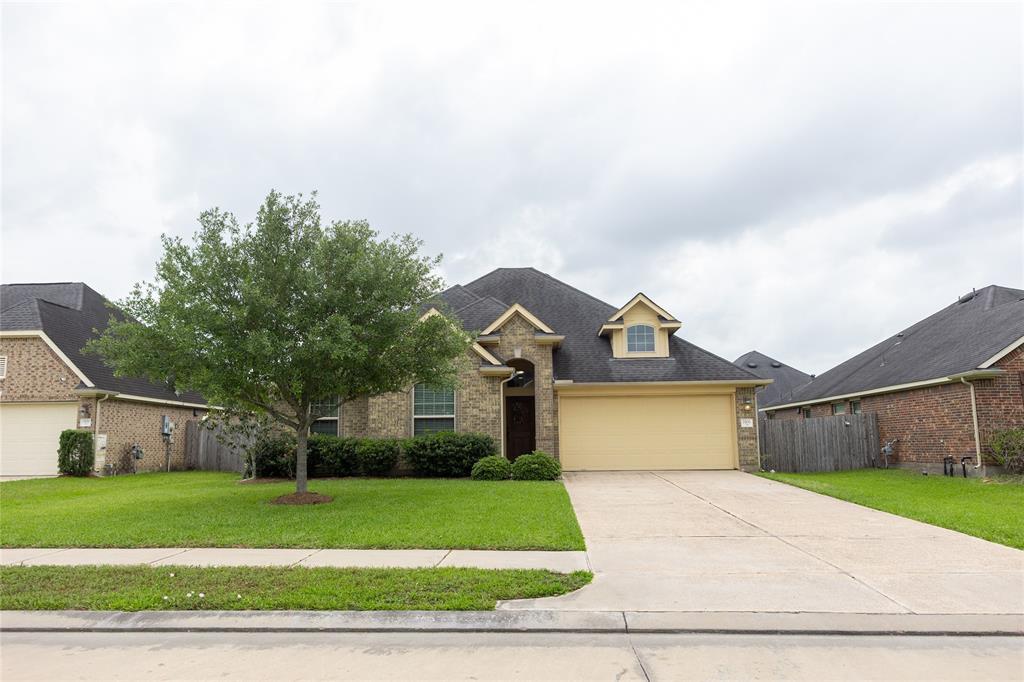 2106 Pleasant Valley Road, Pearland, Texas image 1