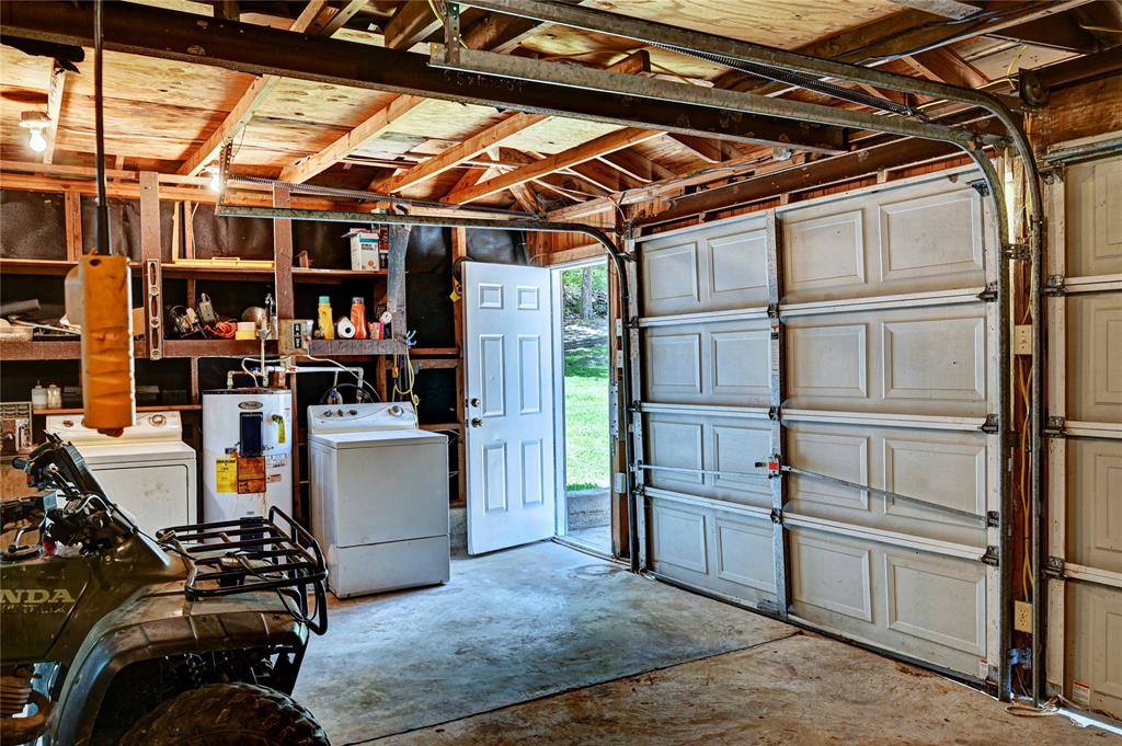 6 Hickory Hollow, Huntsville, Texas image 11