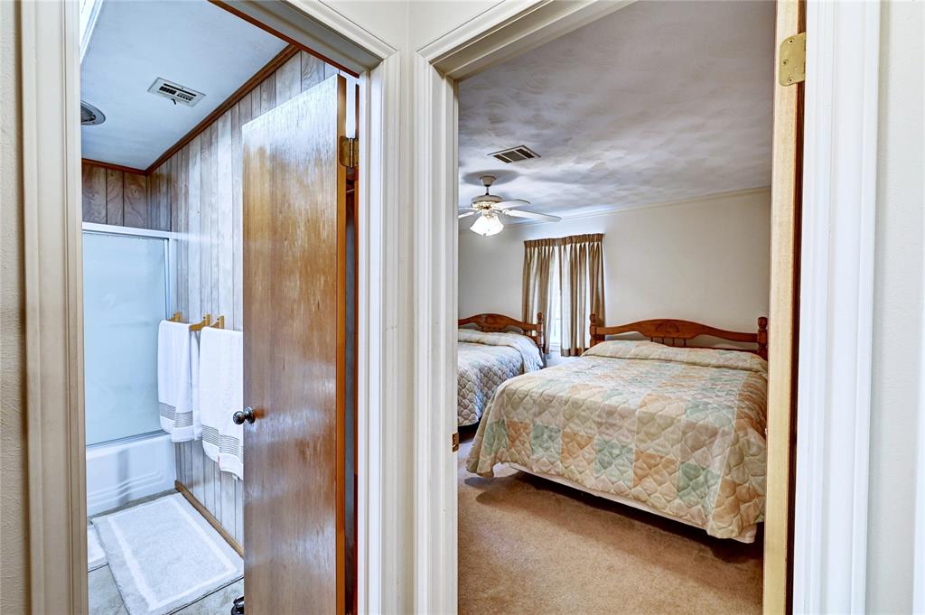 6 Hickory Hollow, Huntsville, Texas image 30
