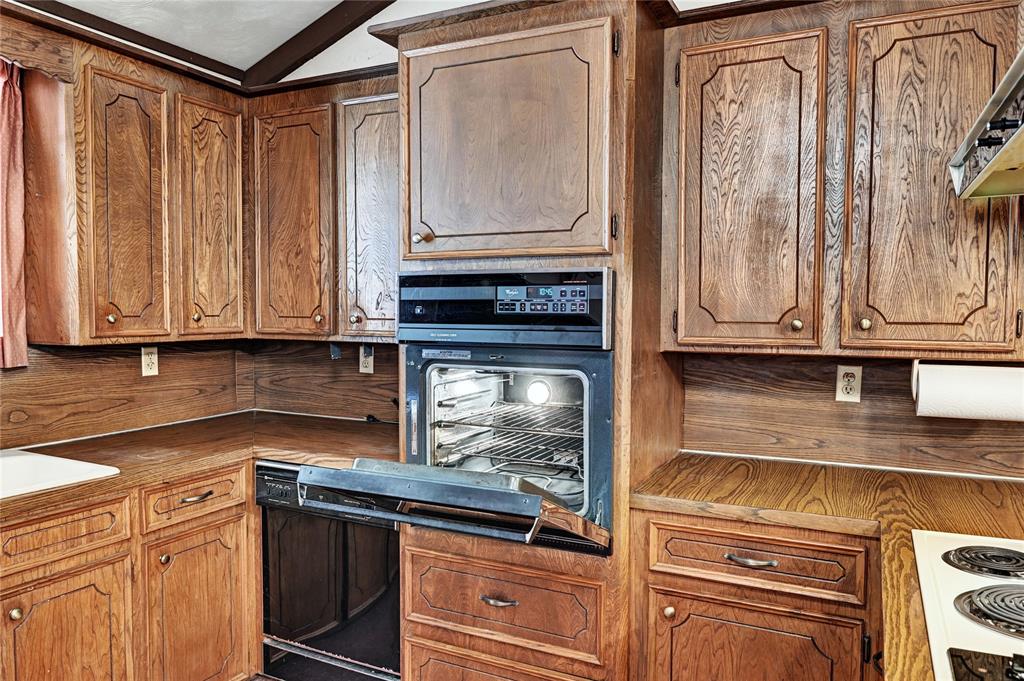 6 Hickory Hollow, Huntsville, Texas image 24