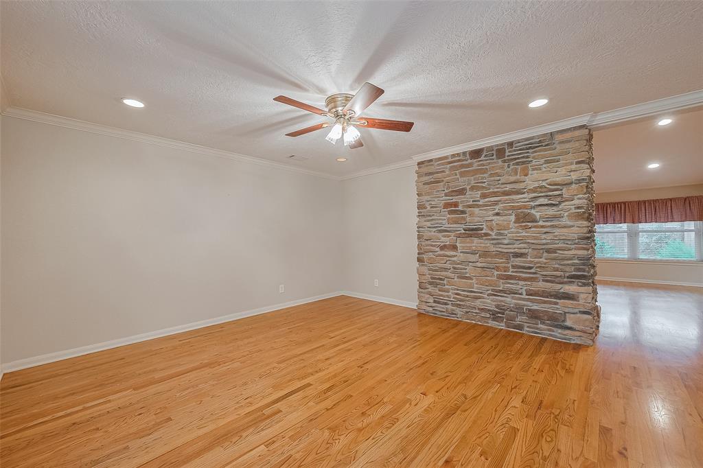 2718 Silver Falls Drive, Kingwood, Texas image 7
