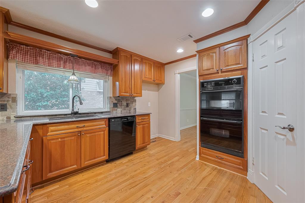 2718 Silver Falls Drive, Kingwood, Texas image 15
