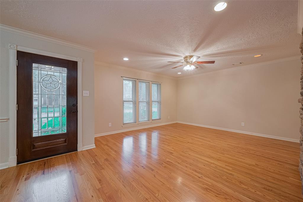 2718 Silver Falls Drive, Kingwood, Texas image 3
