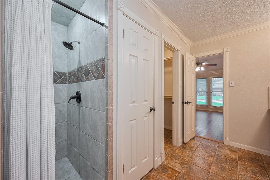 2718 Silver Falls Drive, Kingwood, Texas image 23