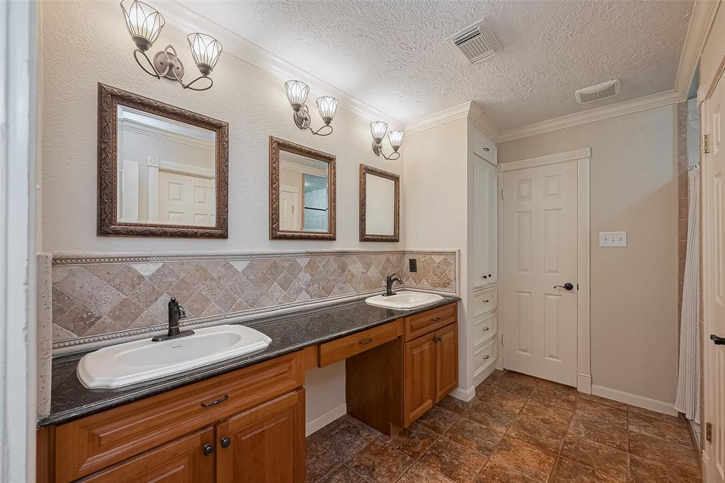 2718 Silver Falls Drive, Kingwood, Texas image 21
