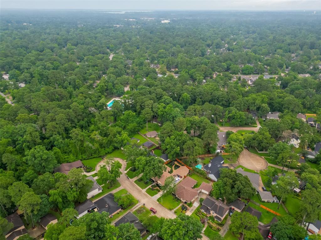 2718 Silver Falls Drive, Kingwood, Texas image 35