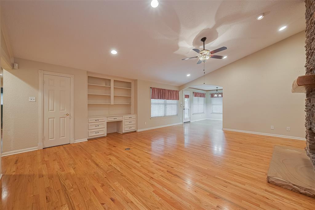 2718 Silver Falls Drive, Kingwood, Texas image 10