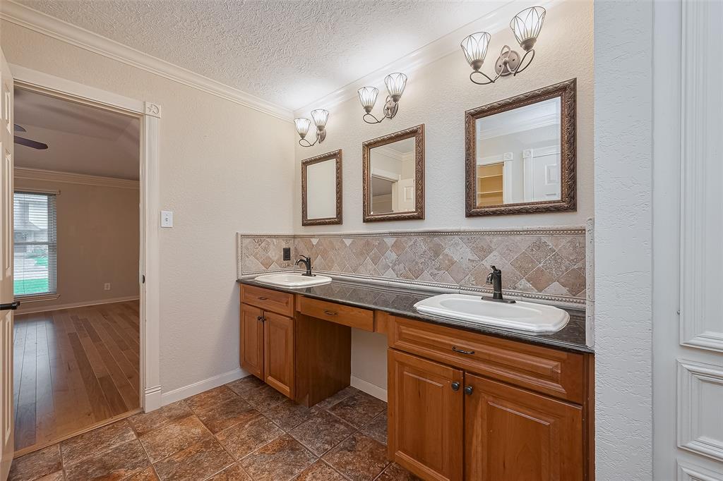 2718 Silver Falls Drive, Kingwood, Texas image 22